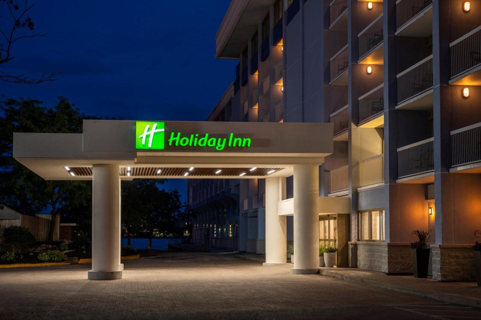 Holiday Inn & Suites Richmond West End Εξωτερικό φωτογραφία
